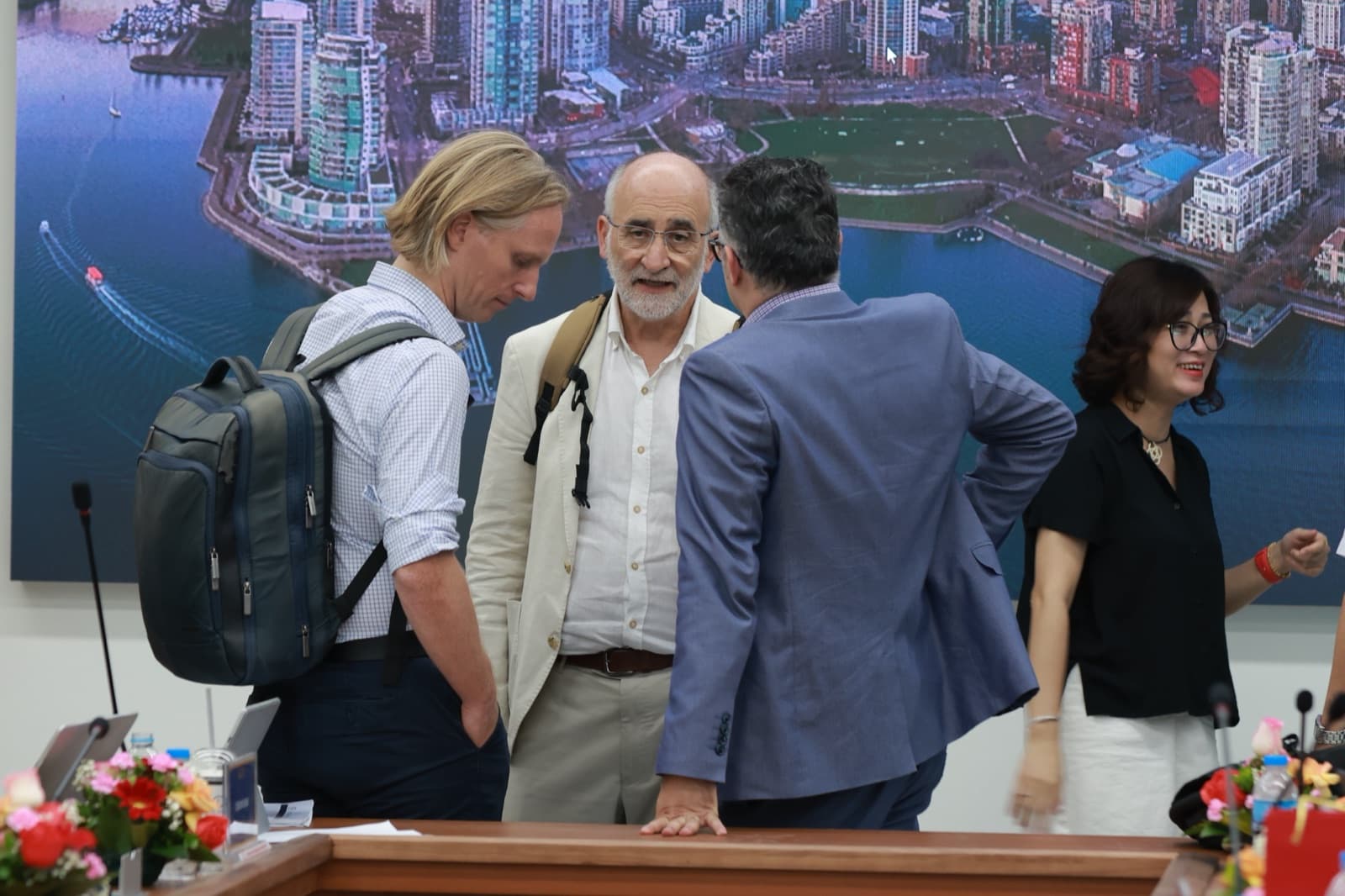 Participants networking during the materials and structures session